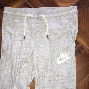 nike gray women’s joggers